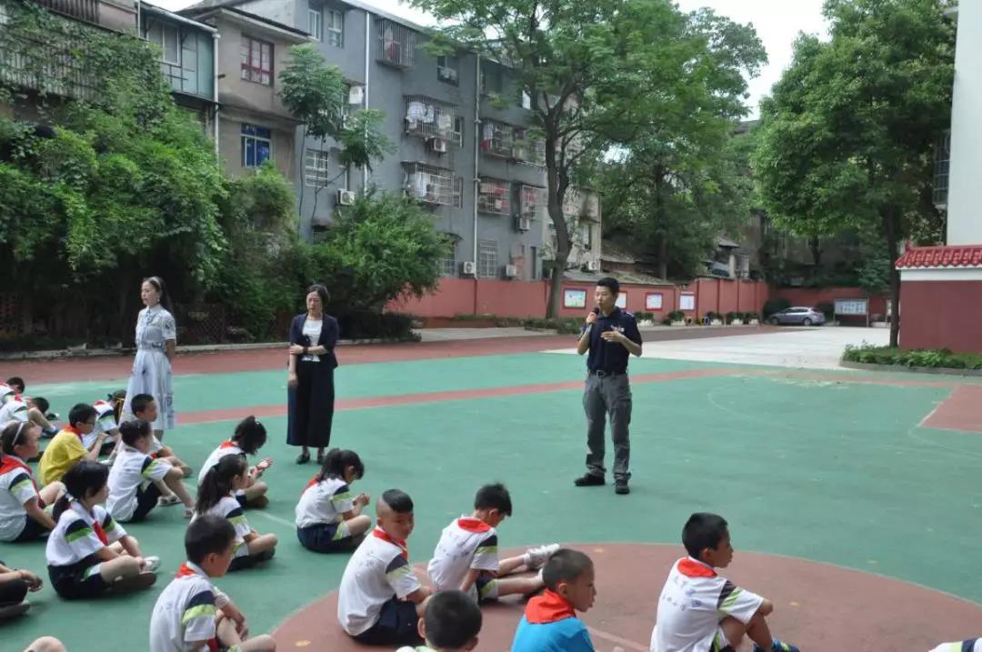 加强校园防卫力度 长郡文庙坪小学反恐防暴疏散演练